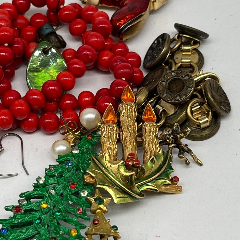 Christmas Crafter Lot of vintage to modern broken, faded missing stones jewelry - Picture 7 of 13